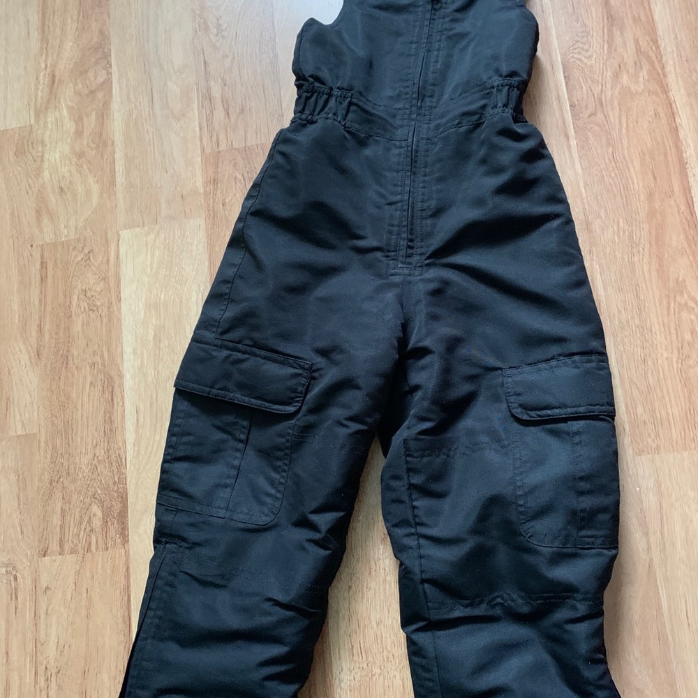 Kids snow pants size4/5 black